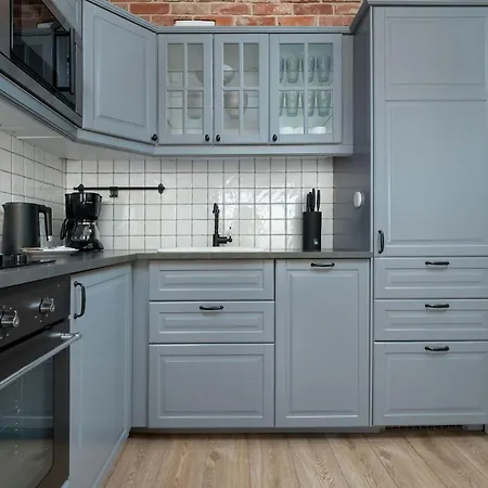 Stylish With Balcony & Parking Old Town By Renters Appartamento